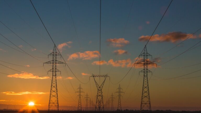 AGL versus Origin: two gentailers, two very different bets