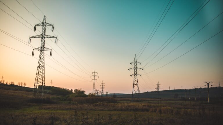 Gas peakers versus big batteries: who firms the grid?