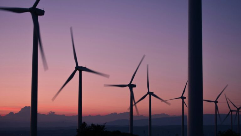 Onshore versus offshore wind: which one actually connects first